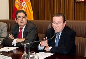 El consejero de Justicia clausura unas jornadas sobre la crisis financiera en el Colegio de Abogados de Sevilla