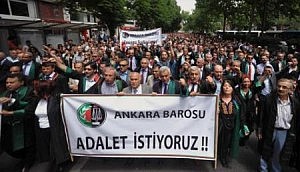 La Abogacía Española condena la detención de abogados turcos