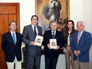 Donación al Colegio de Abogados del Tratado sobre Protocolo en Sevilla de Mauricio Domínguez-Adame.