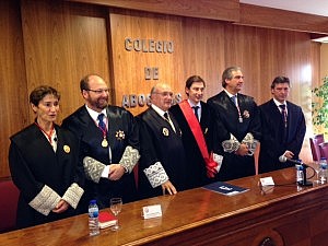 Carnicer entrega la Gran Cruz al Mérito en el servicio a la Abogacía al anterior decano de Salamanca, Luis Nieto