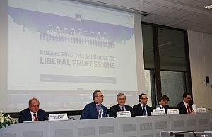 La Comisión Europea presenta las líneas de acción para fomentar el emprendimiento en las profesiones liberales