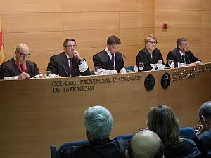 El Colegio de Abogados de Tarragona homenajea a 9 colegiados por sus 25 años de ejercicio
