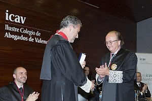 La abogacía valenciana premia a Pedro Luis Viguer por sus méritos en Justicia