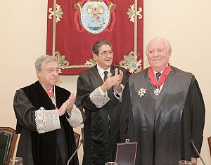 Ignacio Cañal de León condecorado con la Cruz de Primera Clase de San Raimundo de Penafort