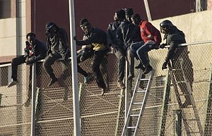 El rechazo en frontera de inmigrantes “es radicalmente ilegal”, según un grupo de expertos juristas