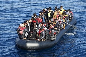 La OTAN enviará buques al Egeo para vigilar el flujo de refugiados