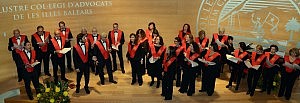 El coro del Colegio de Abogados de Baleares conquista a un público entregado desde su primera nota