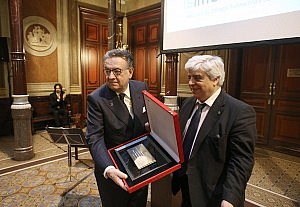 La Intercolegial premia Miguel Herrero y Rodríguez de Miñón en reconocimiento a su destacada trayectoria