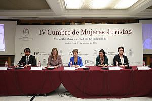 La IV Cumbre de Mujeres Juristas reivindica que la igualdad entre mujeres y hombres debe universalizarse y el derecho es su herramienta más eficaz