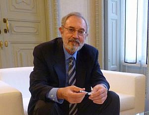 López Guerra, magistrado en Estrasburgo: “El TEDH considera que el abogado debe disponer de un estatuto específico con derechos y deberes”