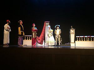 El grupo de teatro del Colegio de Abogados de Málaga representa ‘El burgués gentilhombre’ de Molière en Fuengirola a beneficio de AFA