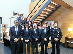 Los mandos de las fuerzas de seguridad y el director de Villabona visitan el Colegio de Abogados de Oviedo