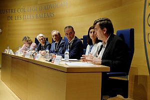 Abogados, Estudiantes de Derecho y ONG celebran el quinto aniversario de Clínicas Jurídicas en el Colegio de Baleares