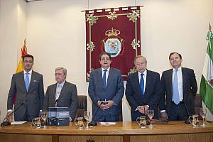 Presentación de un Tratado de Procedimiento Administrativo en el Colegio de Sevilla