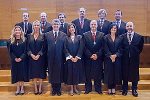 Medio centenar de abogados reciben un diploma por sus 25 años de profesión en el transcurso de la fiesta del Colegio de Cantabria