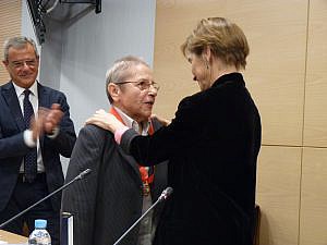 La letrada del Colegio de Madrid Josefa García Lorente recibe la Medalla al Mérito en el Servicio a la Abogacía