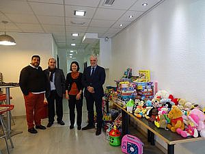 El Colegio de Abogados de Alicante reparte a diferentes asociaciones los juguetes donados por los colegiados
