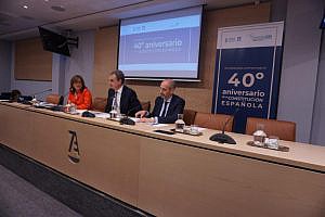 Zapatero afirma en la Abogacía que es necesario “constitucionalizar las distintas identidades de España”