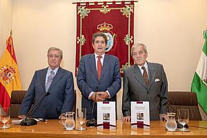 El abogado Enrique Álvarez presenta su libro “Ejerciendo el Derecho” en el Colegio de Abogados de Sevilla