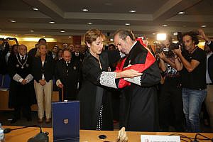 Victoria Ortega impone la Gran Cruz al decano del Colegio de Abogados de Málaga, Francisco Javier Lara