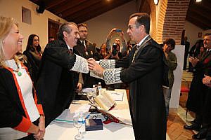 El Colegio de Abogados de Málaga entrega la Medalla de Honor al juez decano de Marbella