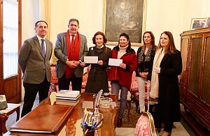 El Colegio de Abogado de Sevilla entrega a Andex y Aldeas Infantiles más de 3.000 euros obtenidos con su Tertulia Solidaria
