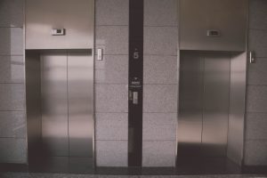 Los contratos de mantenimiento de ascensor, ¿son nulos si superan los 3 años de vigencia? Sentencia del Tribunal Supremo (Pleno Sala 1ª) de 17 de septiembre de 2019