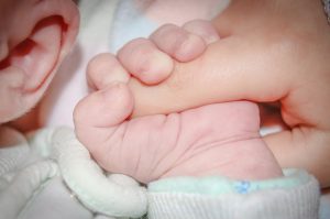 Protocolo para suspensión de actos judiciales por maternidad o paternidad de los profesionales de la abogacía en Baleares