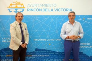 El decano del Colegio de Málaga y el alcalde de Rincón de la Victoria abordan las necesidades de los ciudadanos