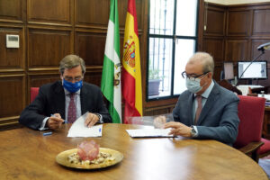 El Colegio de Abogados y la Fiscalía Provincial de Granada firman un acuerdo para impulsar las conformidades penales y agilizar la Justicia
