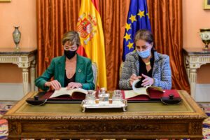 La Fundación Abogacía firma un convenio con Exteriores para asesorar jurídicamente a españolas víctimas de violencia de género en el extranjero