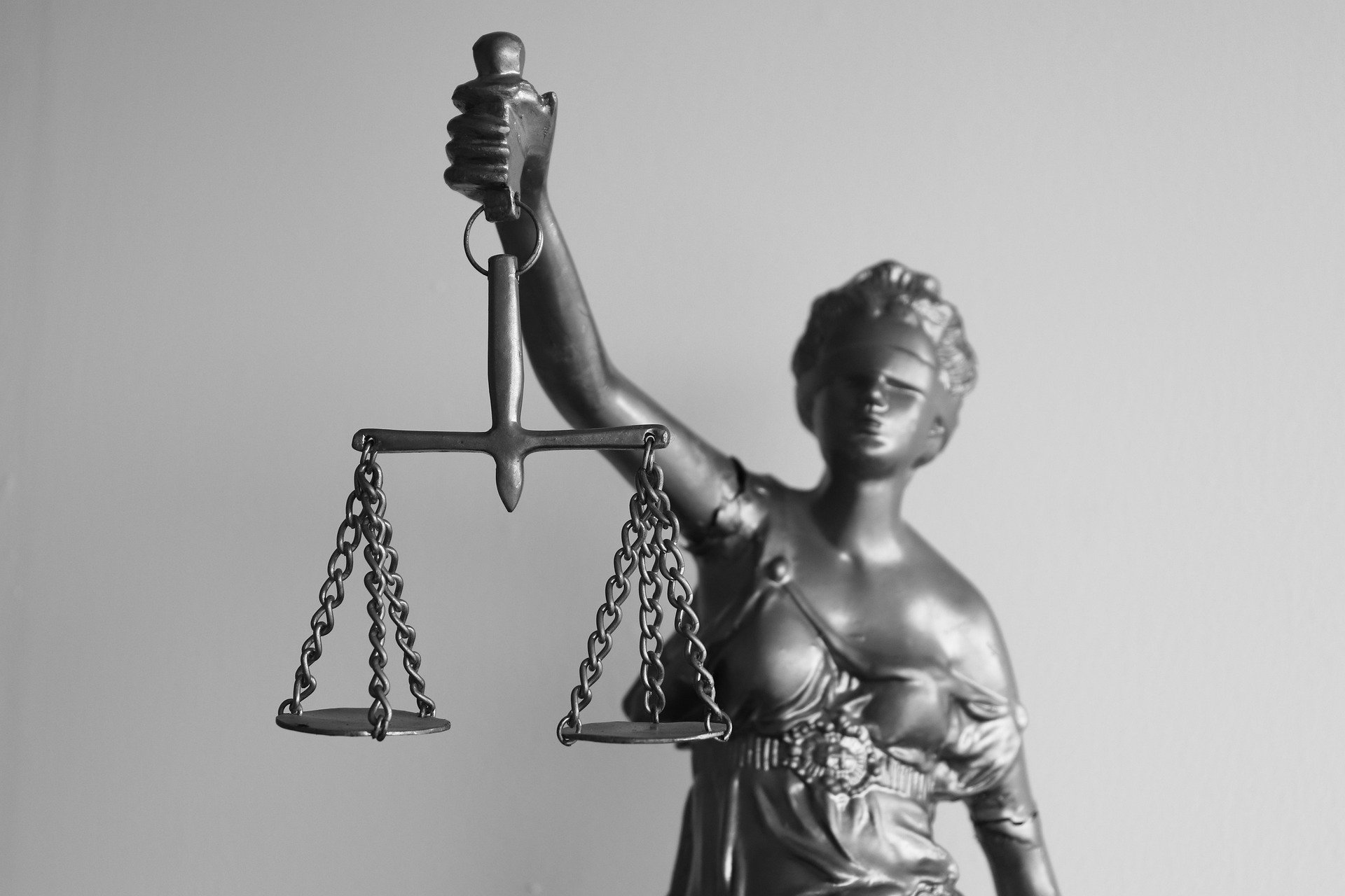 ¿Es jurídicamente aceptable que el comportamiento de los abogados determine las decisiones de los jueces?