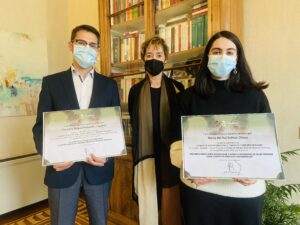María del Val Bolívar y Francisco Miguel Fernández reciben los diplomas del I Certamen de Artículos Universitarios sobre Abogacía y DDHH