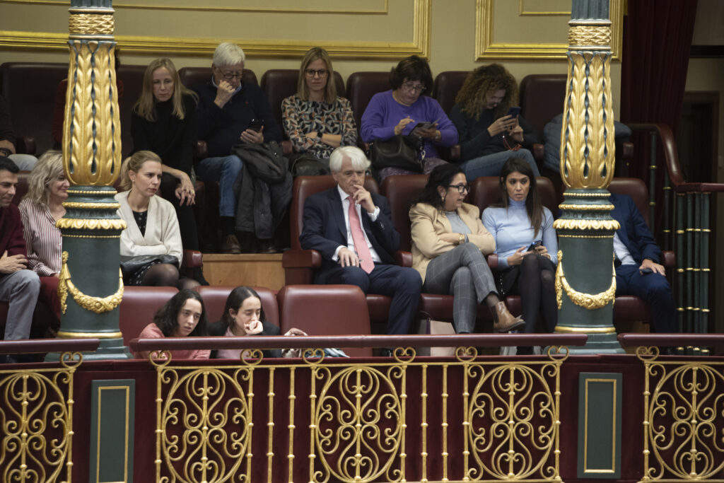 De izda. a dcha.: Salvador González, presidente; Encarna Orduna, secretaria general, y Cristina Llop, tesorera de la Abogacía Española.